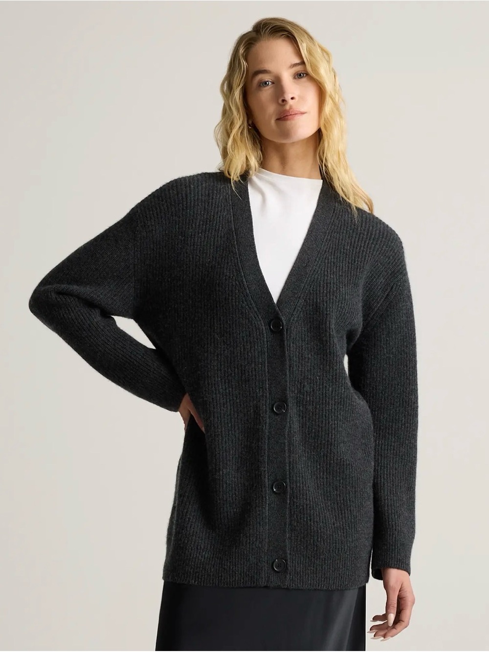 Quince Mongolian Cashmere Oversized Boyfriend Cardigan in Heather Charcoal. Sz S